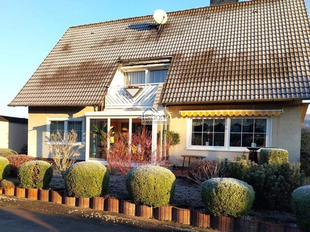 Immobilie in Reinhardshagen - Interessantes, freistehendes Zweifamilienhaus mit Doppelgarage - Bild 0