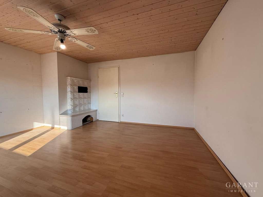 Immobilie in Filderstadt - Charmante Dachgeschoss-Wohnung mit Ausbaupotenzial & Stellplatz - sofort bezugsfrei! - Bild 2