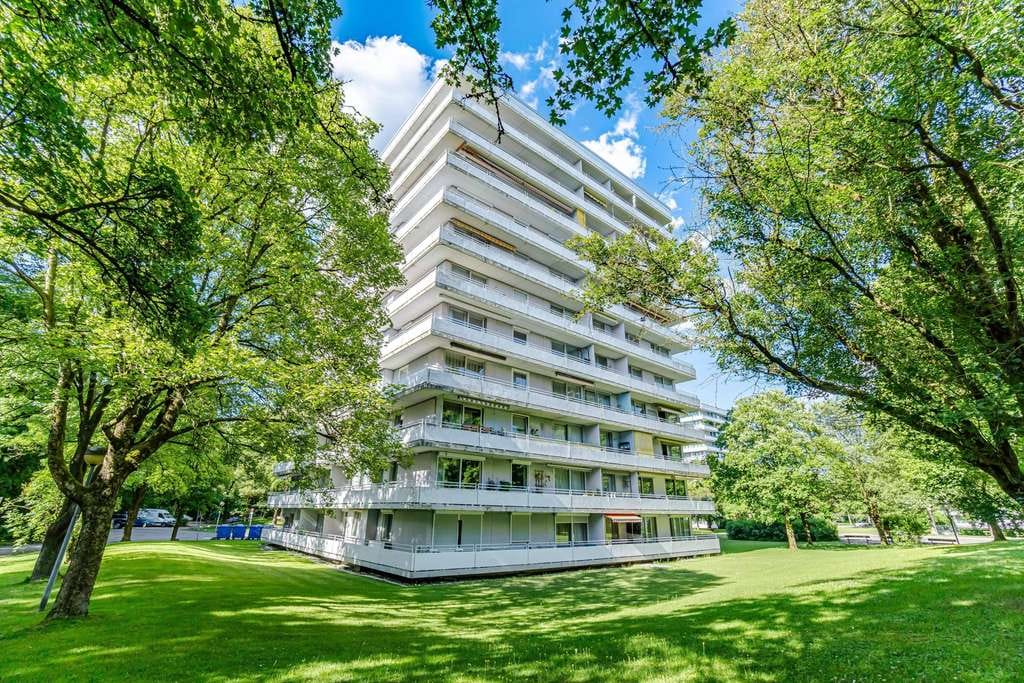 Immobilie in München - Sonniger Balkon! 1,5-Zimmer-Wohnung mit herrlichem Blick ins Grüne –TG-Stellplatz inklusive! - Bild 0