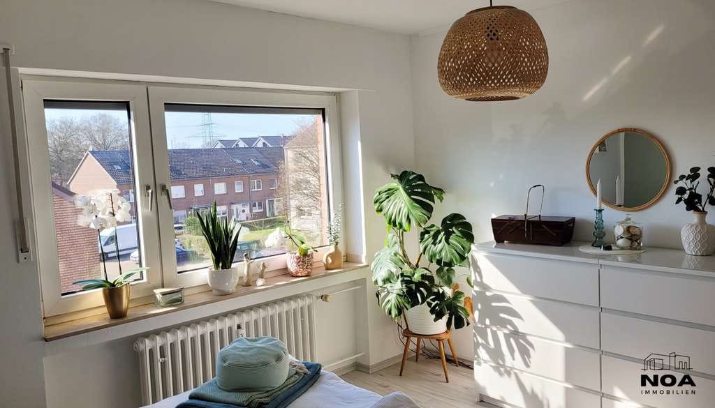 Immobilie in Dinslaken - Gut vermietete, helle 4-Zimmer-Wohnung inkl. eigener Garage in  Dinslaken-Hiesfeld - Bild 1