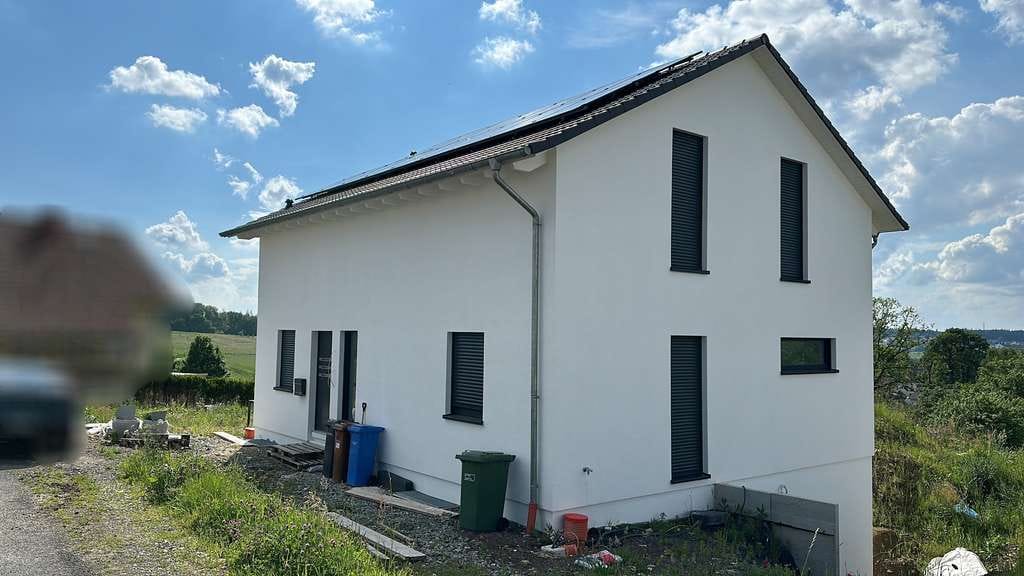 Immobilie in Hümmerich - Neuwertiges EFH mit moderner Technik in herrlicher Aussichtslage - Bild 1