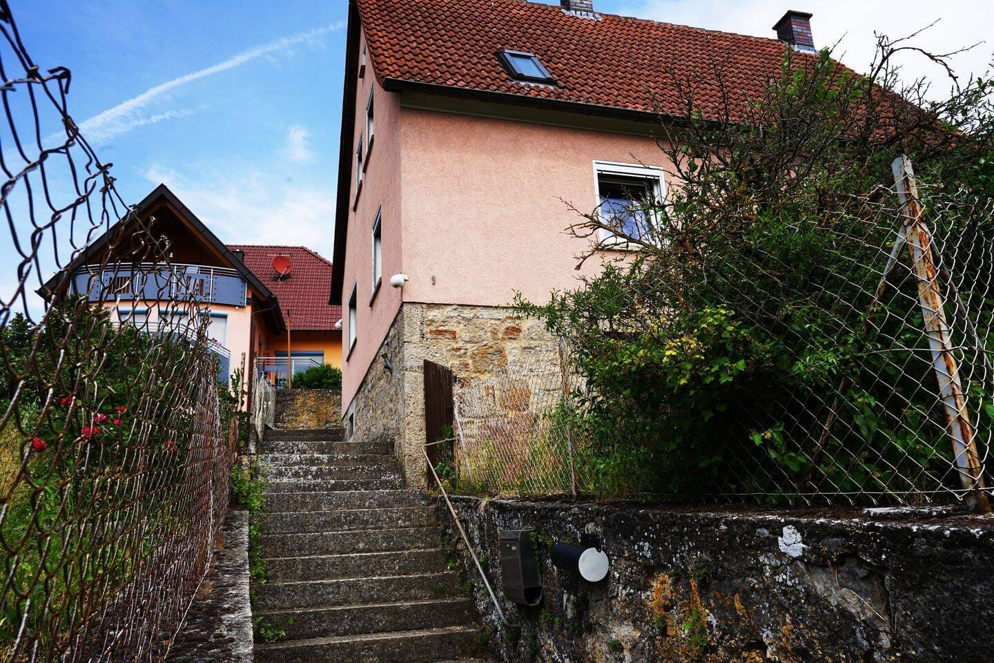 Immobilie in Theilheim - Einfamilienhaus Theilheim, freistehend mit Nebengebäude, modernisierungsbedürftig! - Bild 3