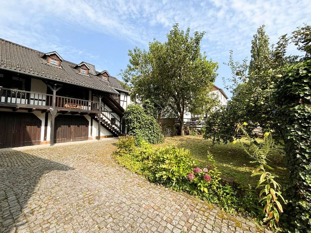 Immobilie in Hamm (Sieg) - *PREISREDUZIERT* Charmantes Einfamilienhaus mit 3 Garagen in zentraler Wohnlage von Hamm / Sieg! - Bild 3