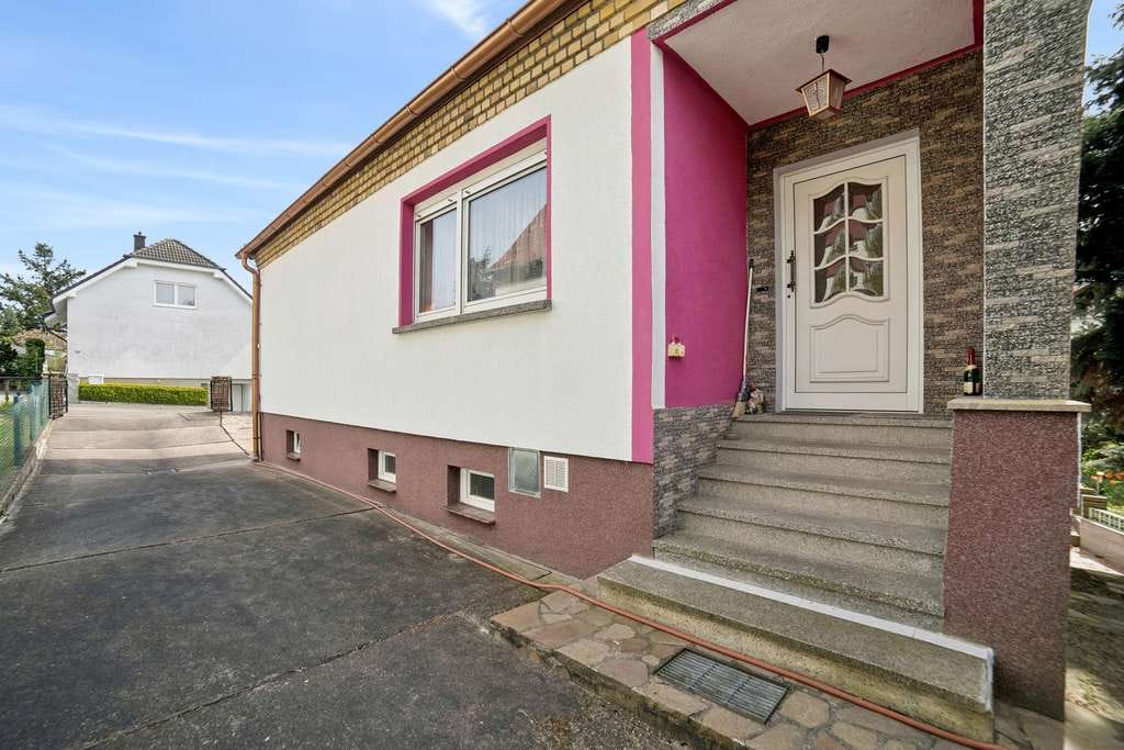 Immobilie in Lossatal - Familienfreundliches Wohnen in Lossatal – Einfamilienhaus mit Garten, Keller und Tiefgarage! - Bild 2