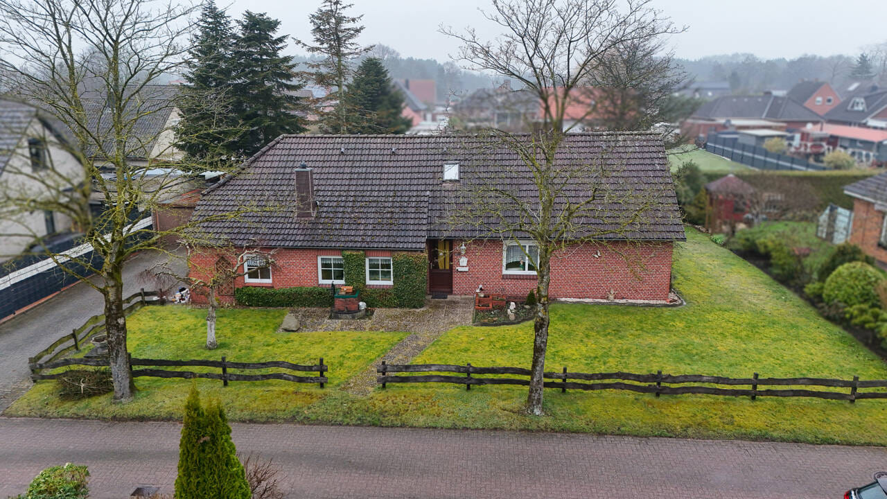 Immobilie in Moormerland - Älteres Fehnhaus in ruhiger Siedlungslage Nähe Zentrum Warsingsfehn - Bild 0