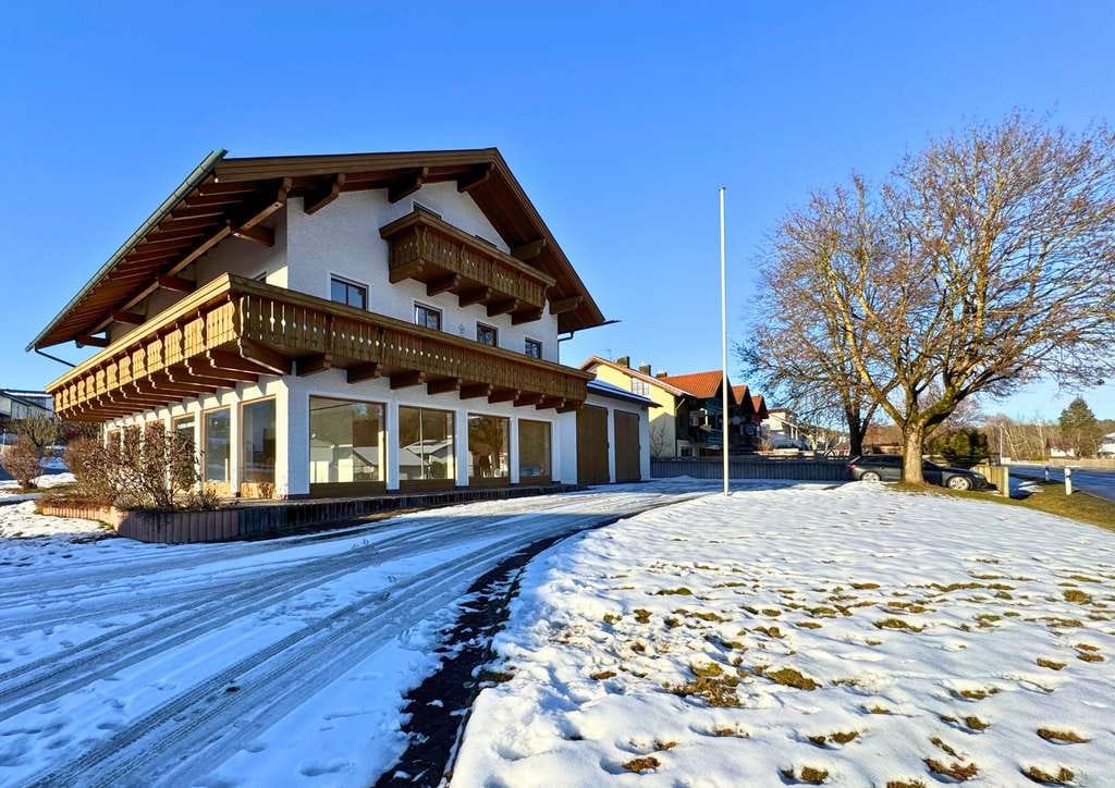 Immobilie in Reischach - Attraktives Wohn- und Geschäftshaus mit Halle - Bild 0