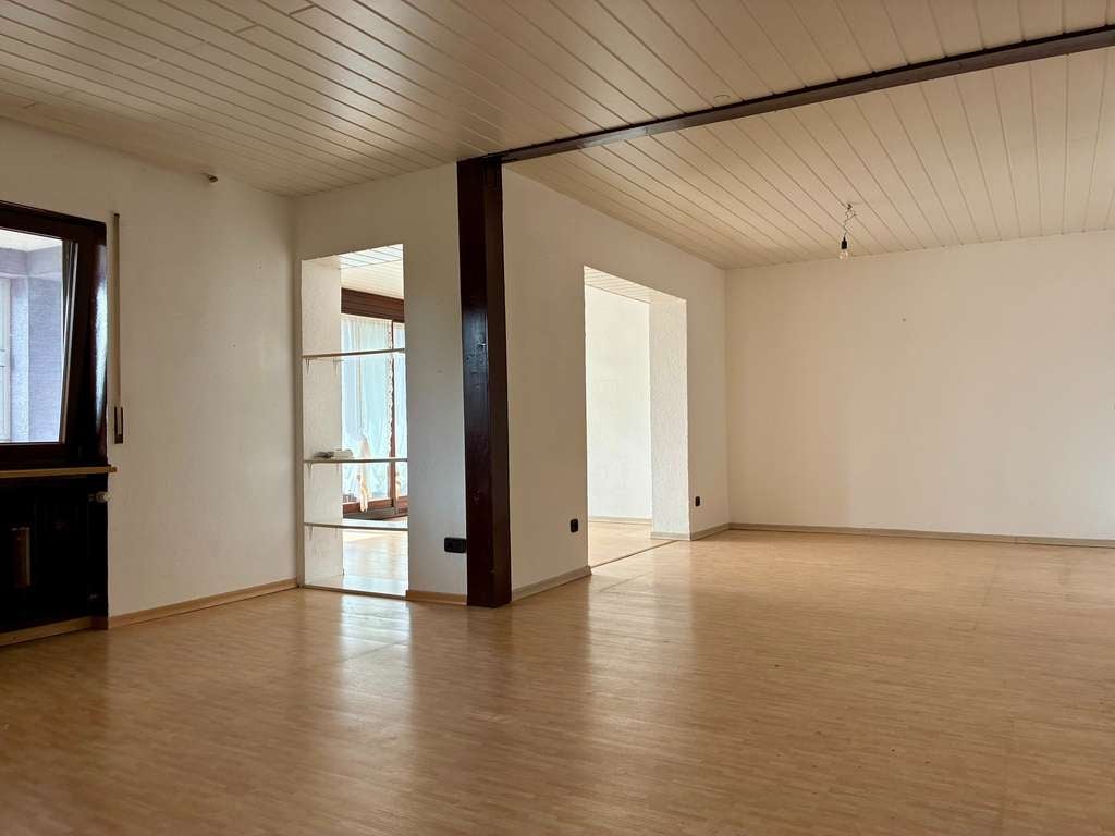 Immobilie in Rheinstetten - Provisionsfrei! Großzügige 2,5-Zimmer-ETW mit Balkon und Garage - 88 m² Wohnfläche! - Bild 0