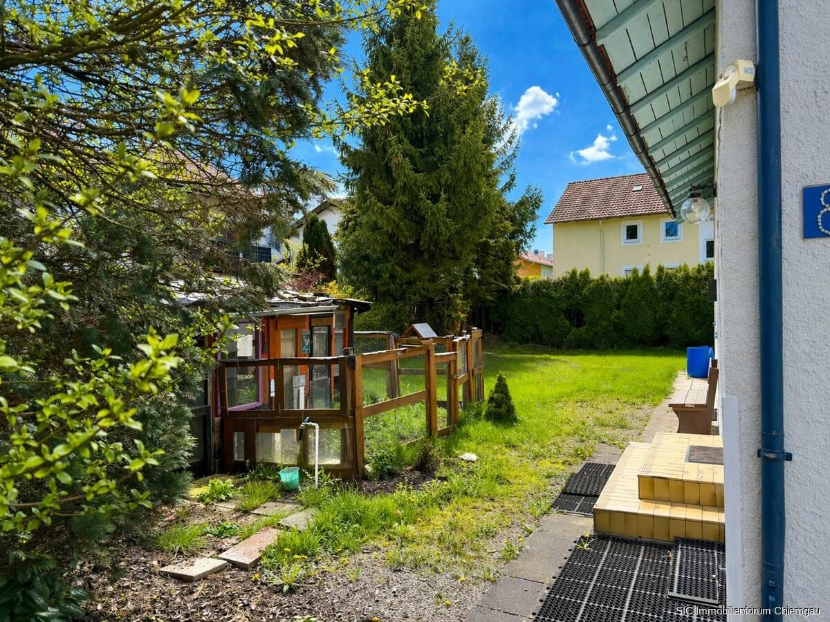 Immobilie in Altenmarkt an der Alz - Gelegenheit! Renovierungsbedürftiges Einfamilienhaus in ausgesprochen ruhiger Wohnlage von Altenmarkt! - Bild 1