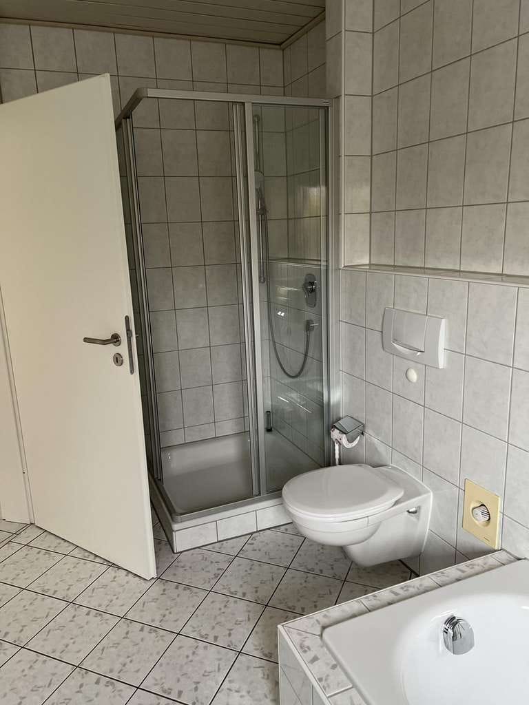 Immobilie in Beratzhausen - Großzügige Doppelhaushälfte mit 2 Wohneinheiten - ideal für Mehrgenerationen oder Wohnen & Vermieten - Bild 4