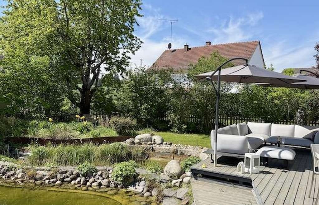 Immobilie in Gerolsbach - Charmantes norwegisches Holzhaus mit Schwimmteich und traumhaftem Naturgarten - Bild 2