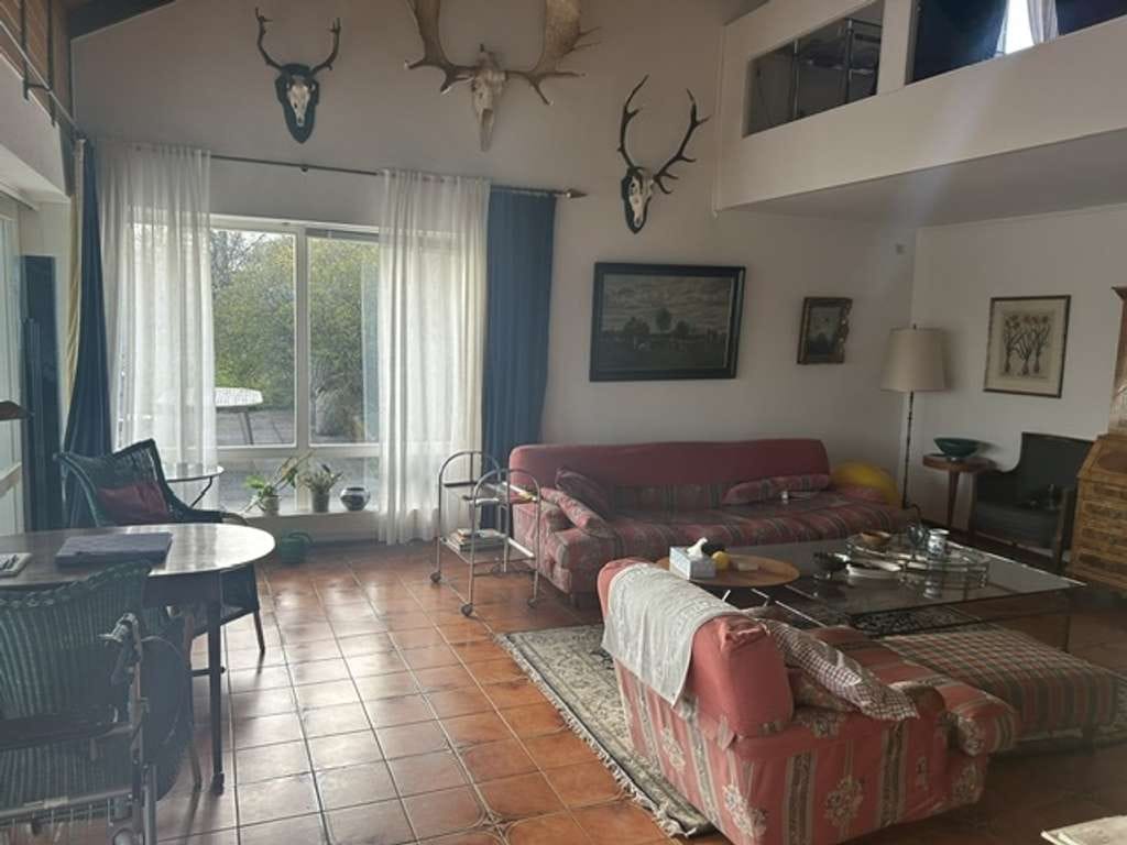 Immobilie in Maroldsweisach - Maroldsweisach - Zweigenerationen Arztvilla + 3 x Einliegerwohnungen -
 zwei Garagen - Traum-Garten - Bild 2