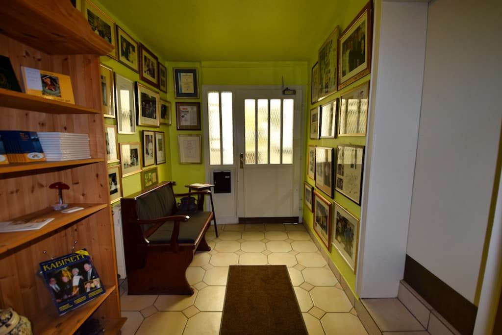 Immobilie in Königswinter - Gemütlicher Altbau in KW-Römlinghoven! 2 Bäder, Innenhof, Gewölbekeller, Garten, 2 Parkplätze! - Bild 1