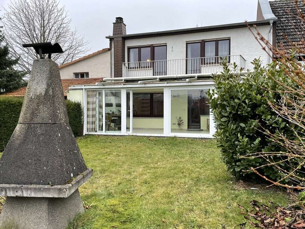 Immobilie in Heuchelheim - 35452 Heuchelheim

Zwei Häuser auf einem Grundstück - Bild 0