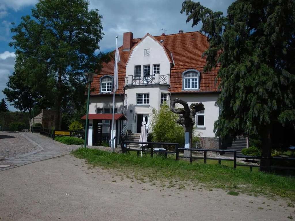 Immobilie in Feldberger Seenlandschaft - Wohnen in einzigartiger Lage: Repräsentative Villa in der Feldberger Seenlandschaft - Bild 0