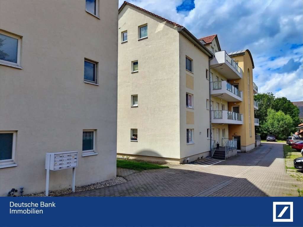 Immobilie in Goethestadt Bad Lauchstädt - Schöne 2 Zi. Wohnung mit großem Südwest-Balkon in idyllischer Lage - Bild 1
