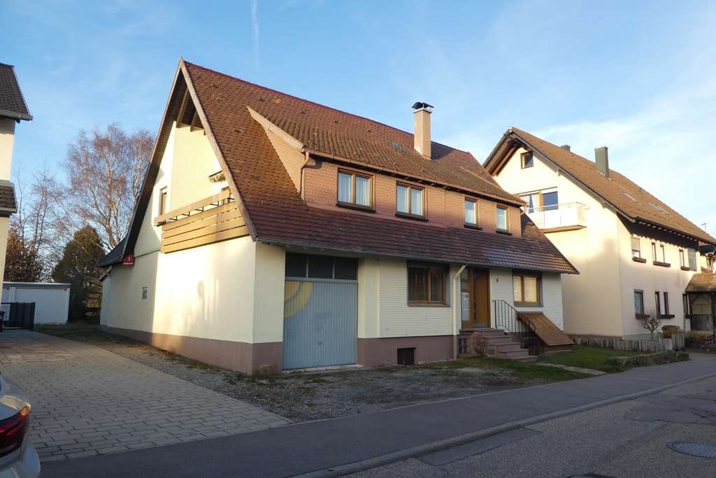 Immobilie in Dobel - Viel Platz zum Wohnen mit großem Grundstück - Bild 0