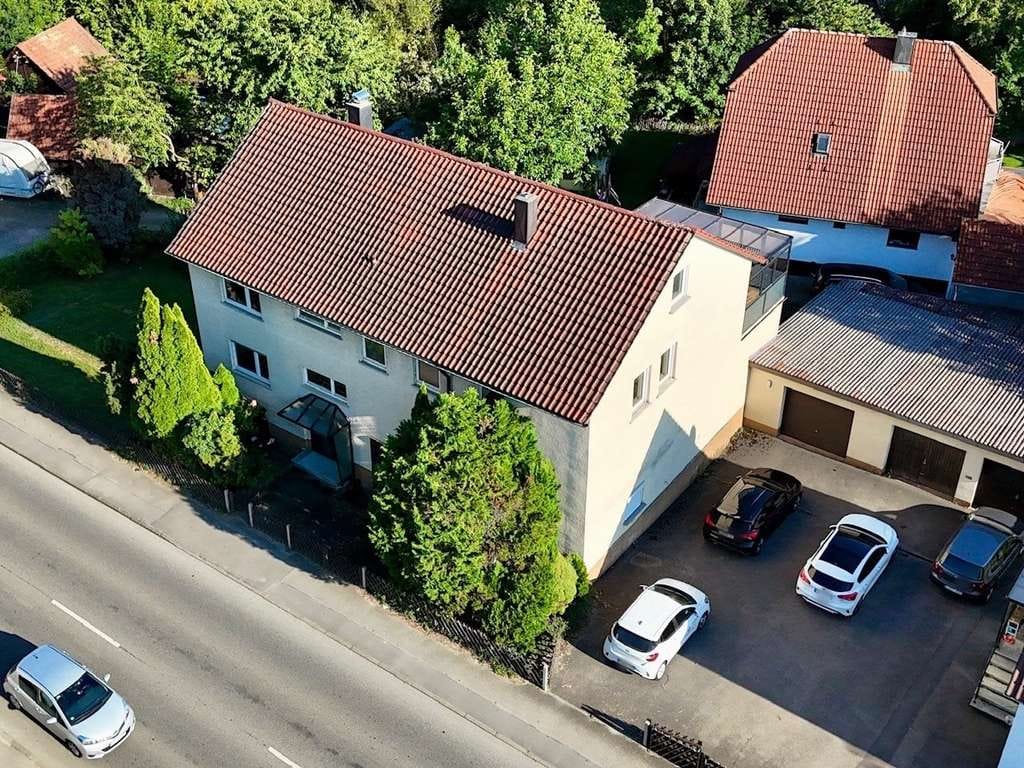 Immobilie in Gomaringen - Zweifamilienhaus mit viel Fläche - Ausbau, Renovierung und vermieten! - Bild 0