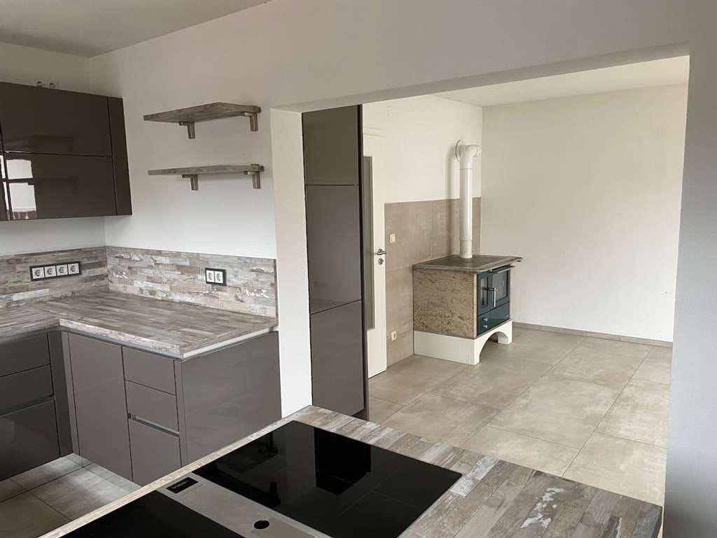 Immobilie in Burgau - Sonnige Wohnung mit 4,5 Zimmer, Schreinerküche & Stellplätzen I Ideal für Anleger & Eigennutzer - Bild 0