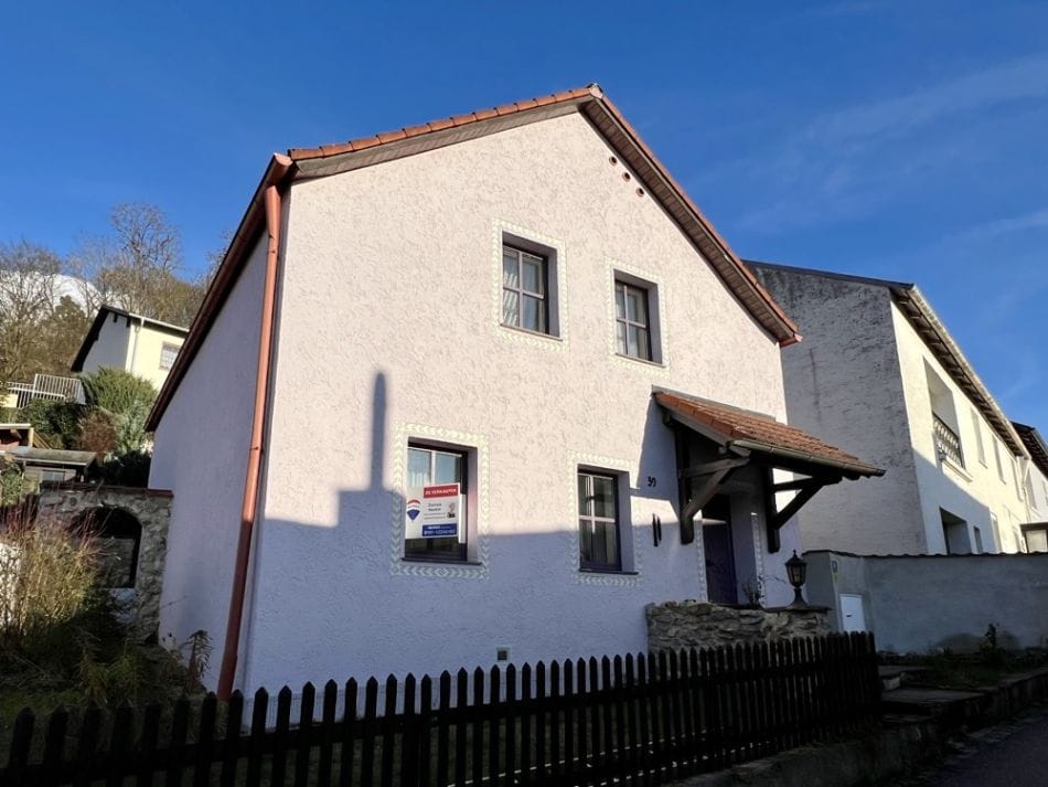 Immobilie in Regenstauf - Ein Einfamilienhaus für die kleine Familie! Sofort verfügbar! - Bild 0
