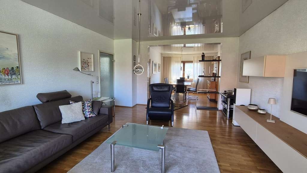 Immobilie in Neulußheim - Großzügiges Einfamilienhaus mit Scheune und idyllischem Garten - Bild 1