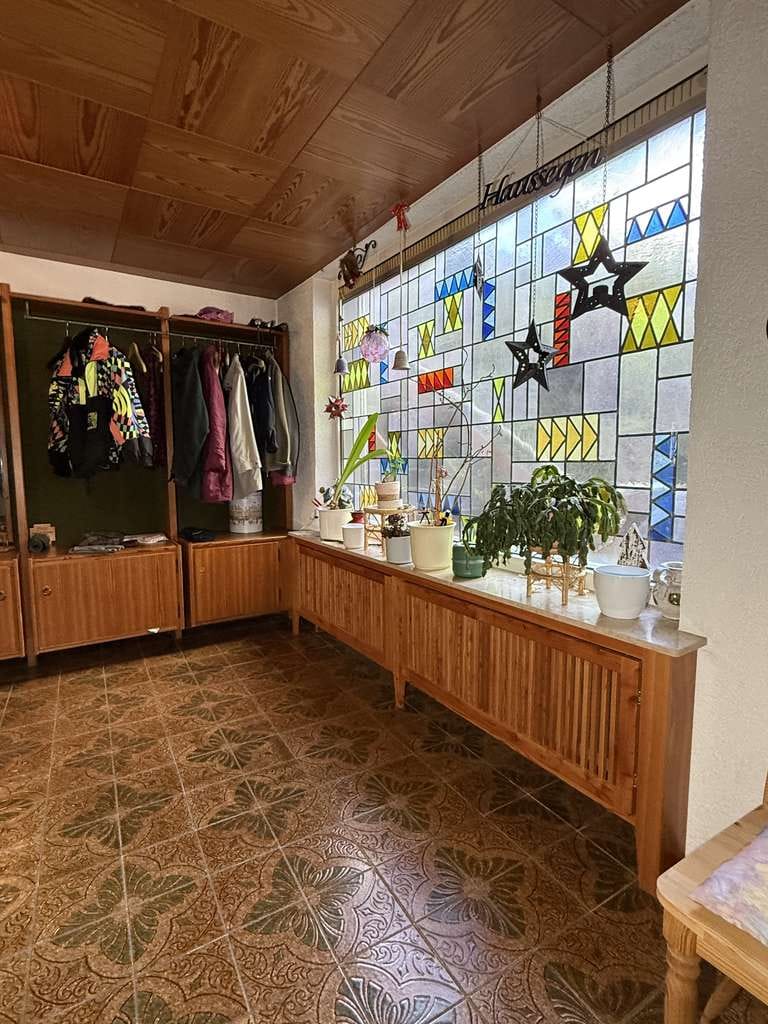 Immobilie in Waldkappel - Mehrgenerationenhaus mit viel Platz, 2 Balkonen und 3 Garagen - Bild 3