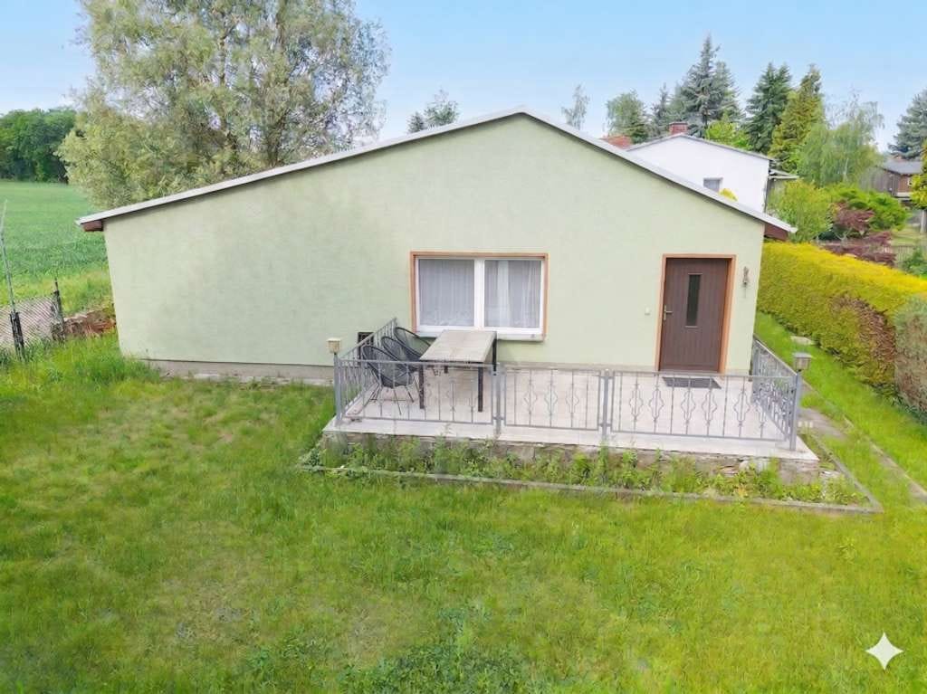 Immobilie in Jahnsdorf/Erzgebirge - BAUGRUNDSTÜCK!!                 Massiver Traum-Bungalow in Leukersdorf – Neue Grillhütte inklusive! - Bild 2