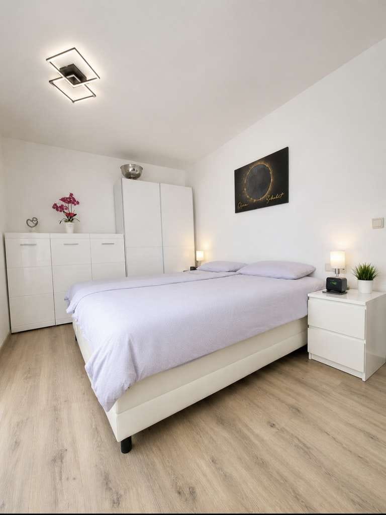 Immobilie in Neuhausen auf den Fildern - Lichtdurchflutetes Wohnglück mit sonnigem Südbalkon in zentraler Lage - Bild 3