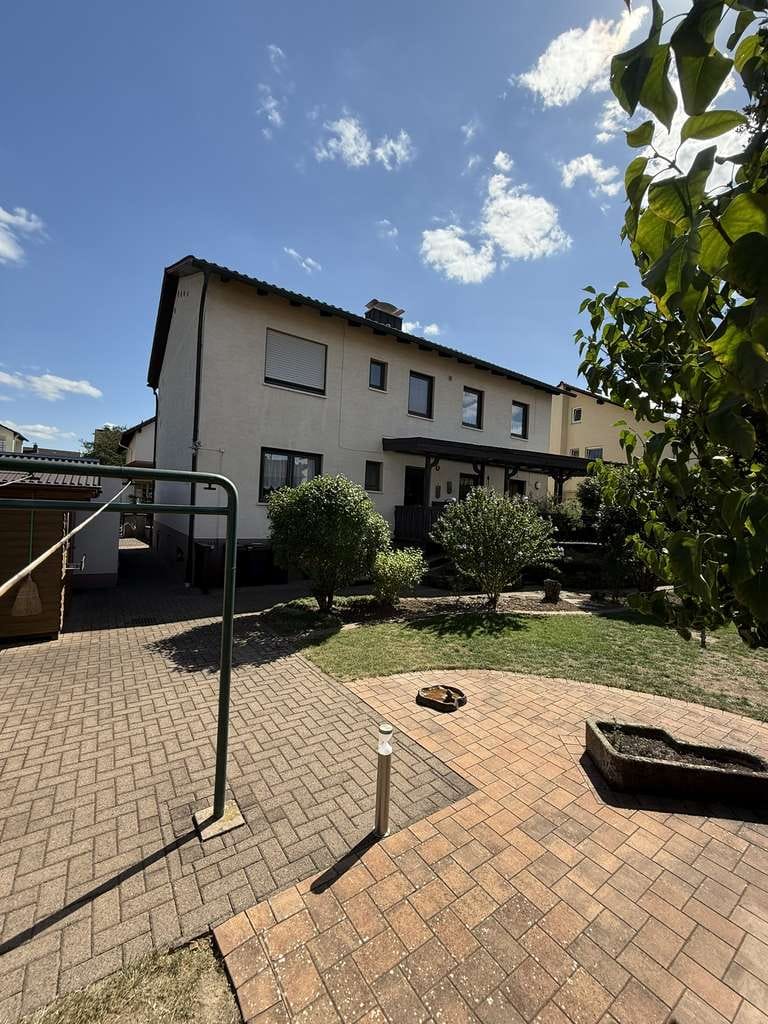 Immobilie in Wörth am Main - Freistehendes 2 Familienhaus mit Garage & geflegtem Garten in Wörth - Bild 2