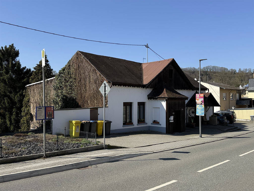 Immobilie in Nassau - Vielfältig nutzbare Immobilie an der Bundesstraße - Gaststätte, ELW, Kegelbahn & Grünland - Bild 1