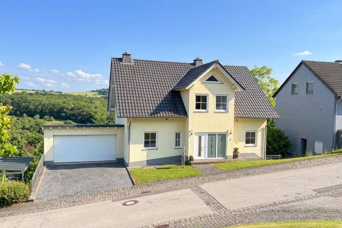 Immobilie in Trierweiler - Gepflegtes Einfamilienhaus mit Einliegerwohnung und schönem Ausblick in Trierweiler - Bild 1