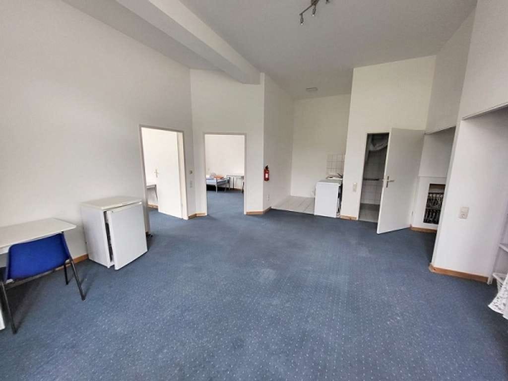 Immobilie in Neumark - supergünstige 3-Raum-Wohnung im Zentrum Neumarks  - Bild 0
