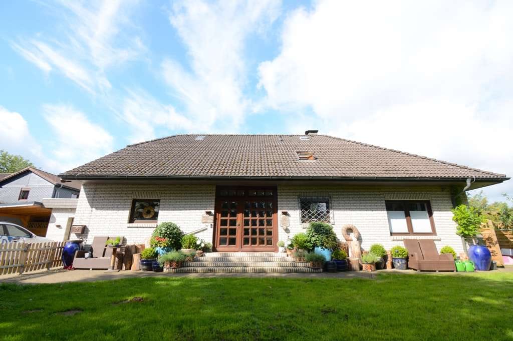 Immobilie in Schalkholz - Großes Einfamilienhaus am Rande der Natur - Bild 0