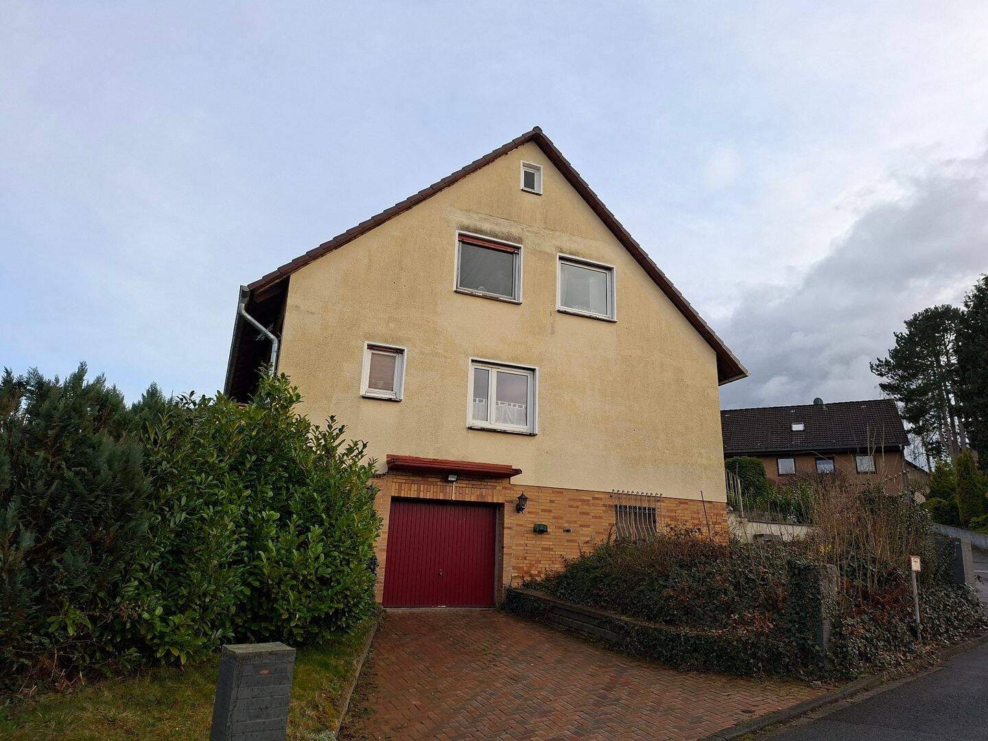 Immobilie in Fuldatal - Einfamilienhaus mit Balkon, Garage und Garten - Bild 2
