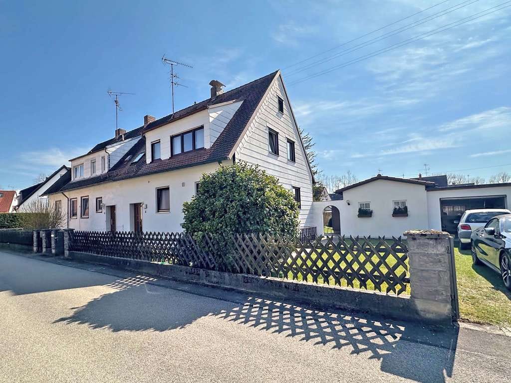 Immobilie in Mammendorf - Gepflegte DHH mit großem Garten / Erbbaurecht mit sehr günstigem Erbbauzins! - Bild 0