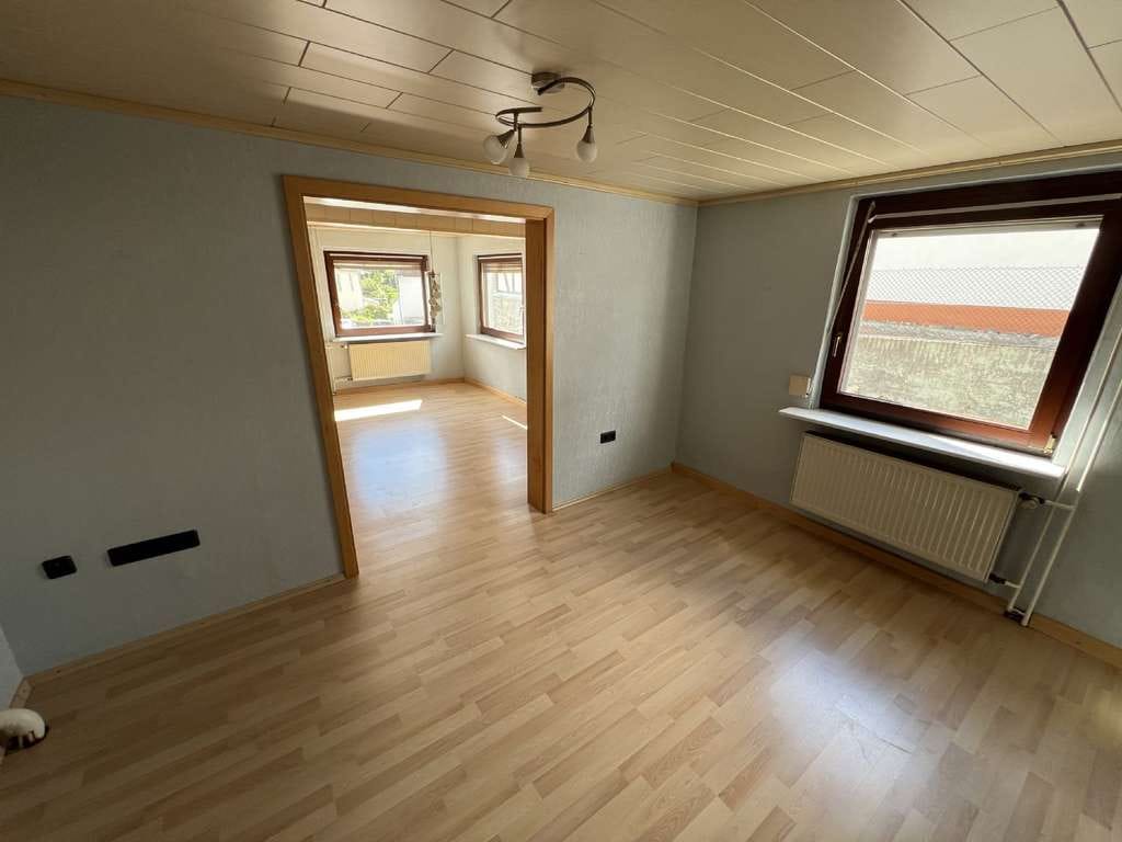 Immobilie in Ehringshausen - Renovierungsbedürftiges 1-2 Familienhaus mit Garten und Potenzial - Bild 3