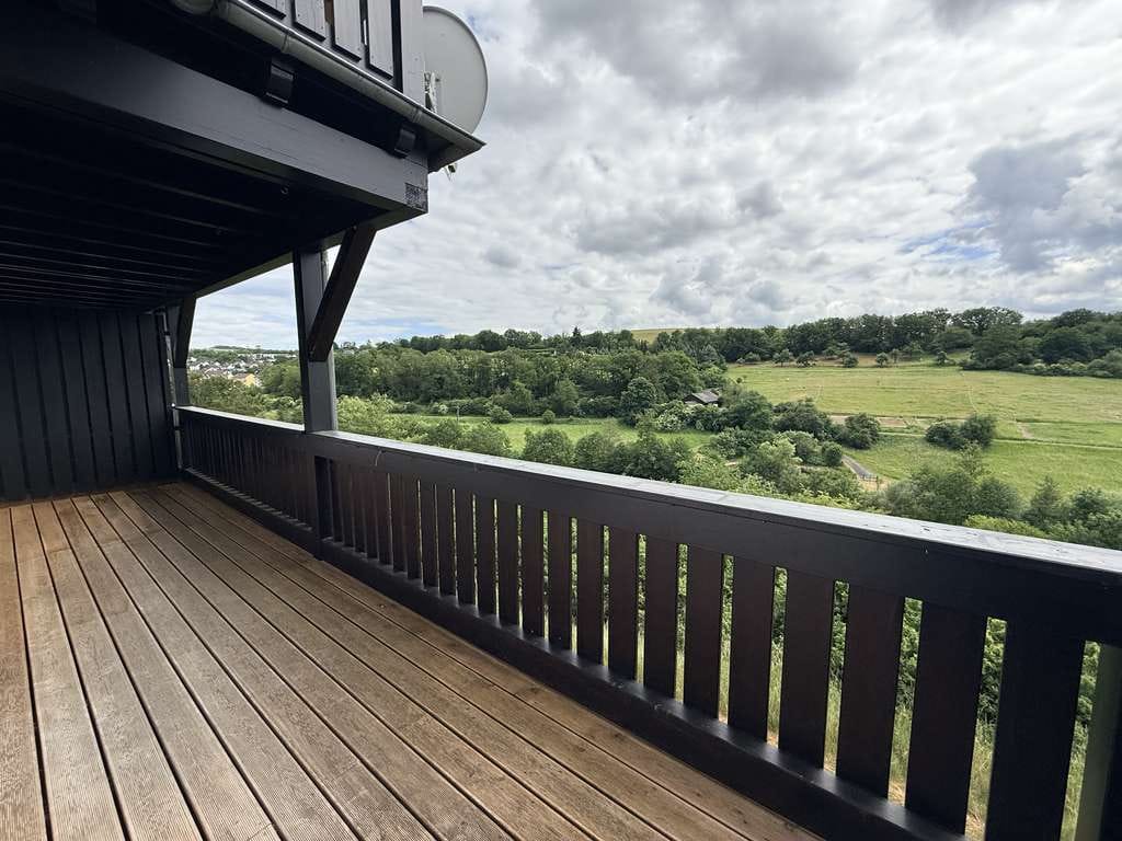 Immobilie in Grävenwiesbach - Stilvolle 4-Zimmer-Wohnung mit Balkon, Kamin und traumhaftem Weitblick in naturnaher Lage! - Bild 0