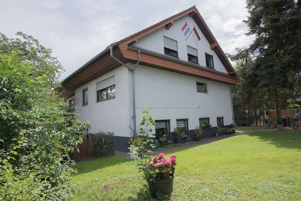 Immobilie in Friedberg (Hessen) - Mehrfamilienhaus mit 4-5 WE. Große Eigentümerwohnung wird mit Verkauf frei. 3 Garagen. - Bild 3