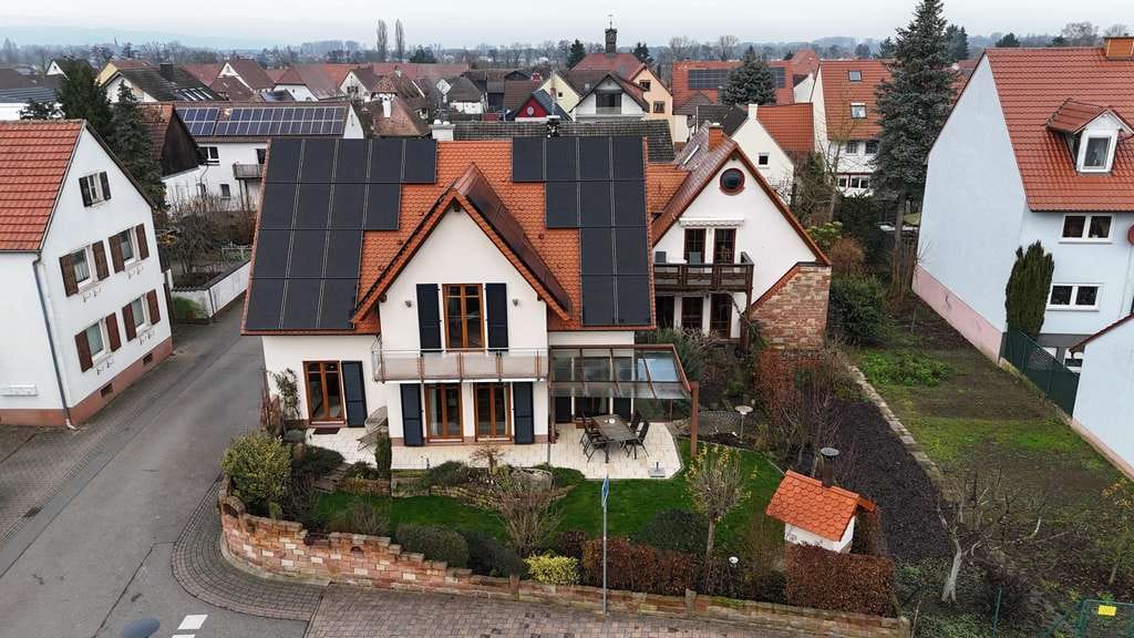 Immobilie in Gommersheim - Ehemaliger Dreiseitenhof – Mediterranes Wohnen in großzügigem Haupthaus & zwei weiteren Wohnungen - Bild 3