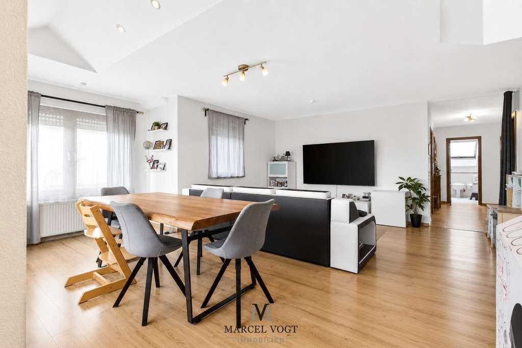 Immobilie in Wolfschlugen - Ein Wohngefühl, das begeistert– 4,5-Zimmer-Maisonettewohnung - Bild 1