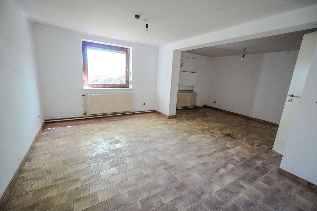 Immobilie in Hasloh - Natur, Ruhe, Raum in Hasloh. Großes 5-Zimmer Haus mit Grundstück und viel Potenzial - Bild 2