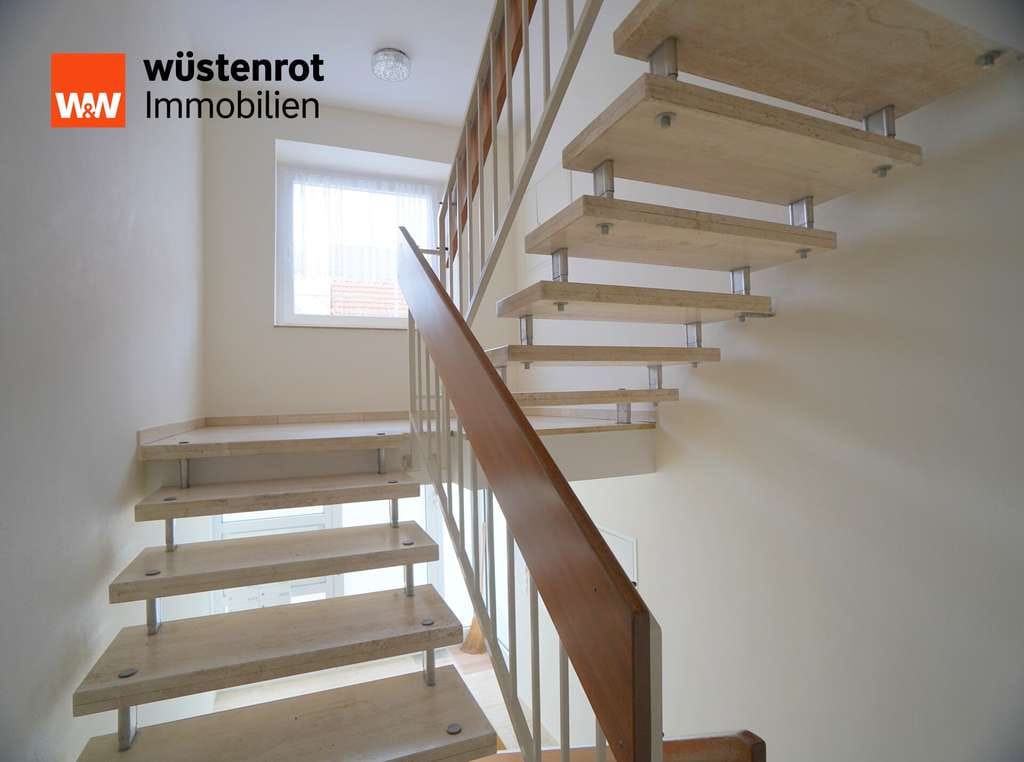 Immobilie in Ochsenhausen - Sonniger Balkon, Stellplatz und viel Potenzial – 2-Zimmer-Wohnung in Ochsenhausen - Bild 1