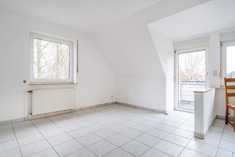 Immobilie in Esens - Zentral in Esens: Schöne Dachgeschosswohnung mit Balkon und Parkplatz! - Bild 4
