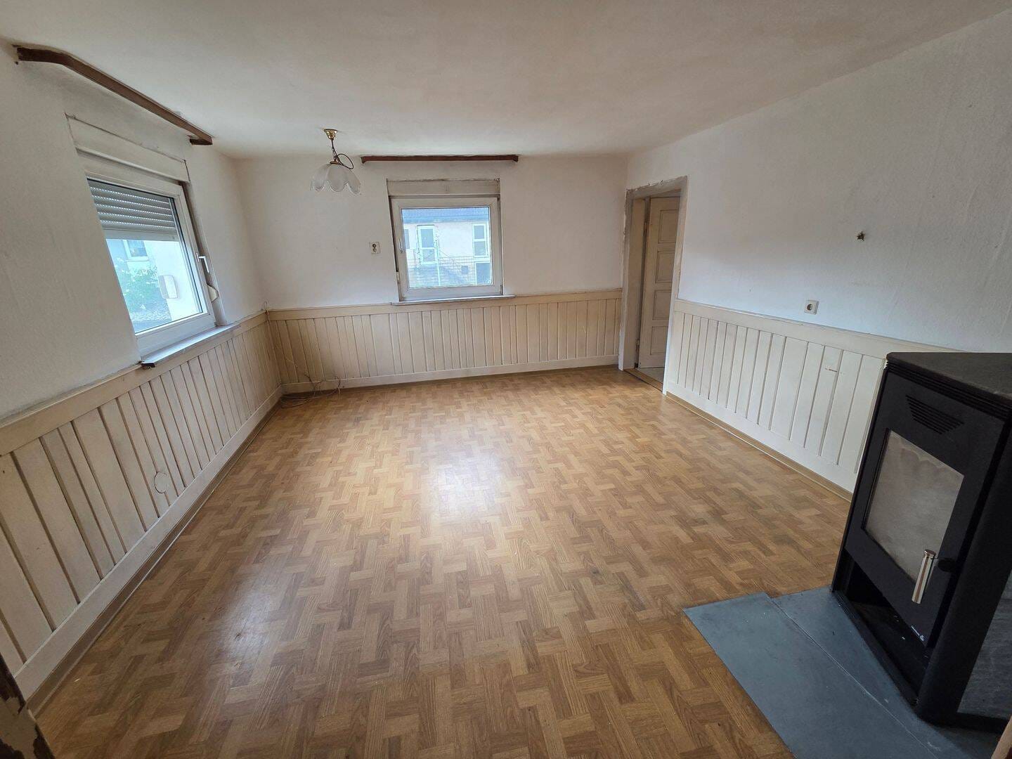Immobilie in Wallhausen - Ländliches Anwesen mit Stall, Stadel und großem Garten - ideal für Tierhalter & Handwerker - Bild 3