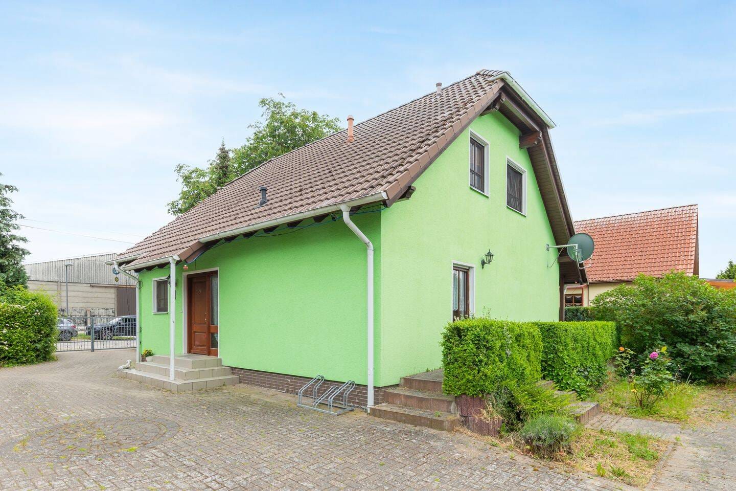 Immobilie in Reichenberg - Mit Einbauküche, Fußbodenheizung, Rollläden, Garagen u.v.m.: Landhaus-Einfamilienhaus in Reichenberg - Bild 1