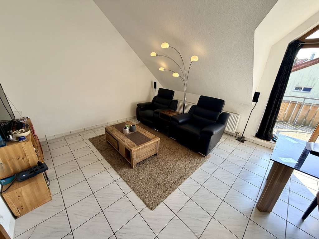 Immobilie in Bad Wimpfen - Charmante 2,5-Zimmer-Dachgeschosswohnung in ruhiger Lage Bad Wimpfen - unweit der Lidl Zentrale - Bild 2