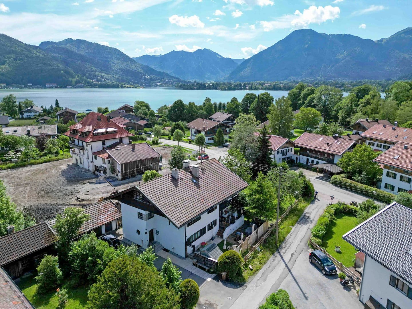 Immobilie in Bad Wiessee - MEHRFAMILIENHAUS MIT SEEBLICK UND ENTWICKLUNGSPOTENZIAL, Bad Wiessee - Bild 1