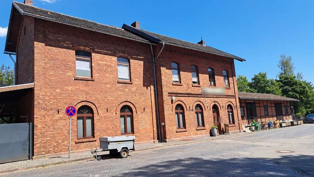 Immobilie in Eschershausen - Traumhaftes Zweifamilienhaus mit nostalgischem Charme – Ehemaliger Bahnhof in idyllischer Lage - Bild 0