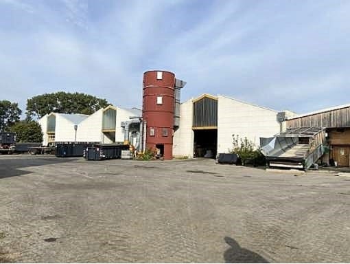 Immobilie in Waren (Müritz) - Lager-/Produktionshallen mit Ausstellungs-/Verwaltungsgebäude sowie landw. Flächen auf ca. 46.000 m² - Bild 4