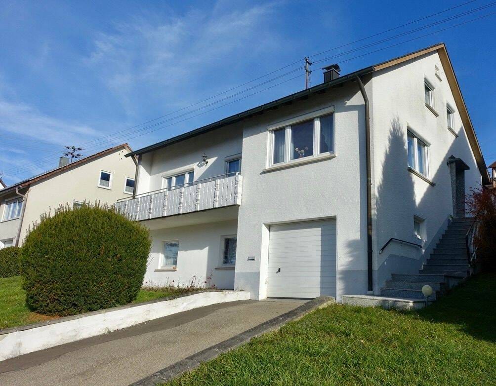 Immobilie in Wehingen - Einfamilienhaus mit großem Garten und Ausbaupontenzial in Wehingen - Bild 1