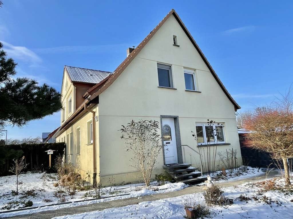 Immobilie in Demmin - Charmante Doppelhaushälfte mit 1.200 m² Grundstück und vielseitigen Nutzungsmöglichkeiten - Bild 0